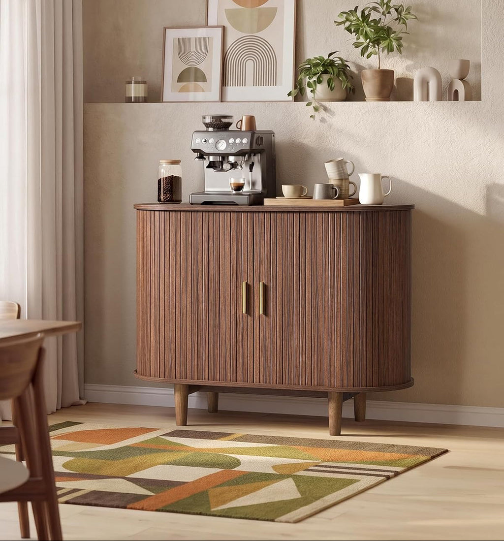 Dressoir Met Schuifdeuren - Geribbeld Walnoot Design - Met Verstelbare Planken