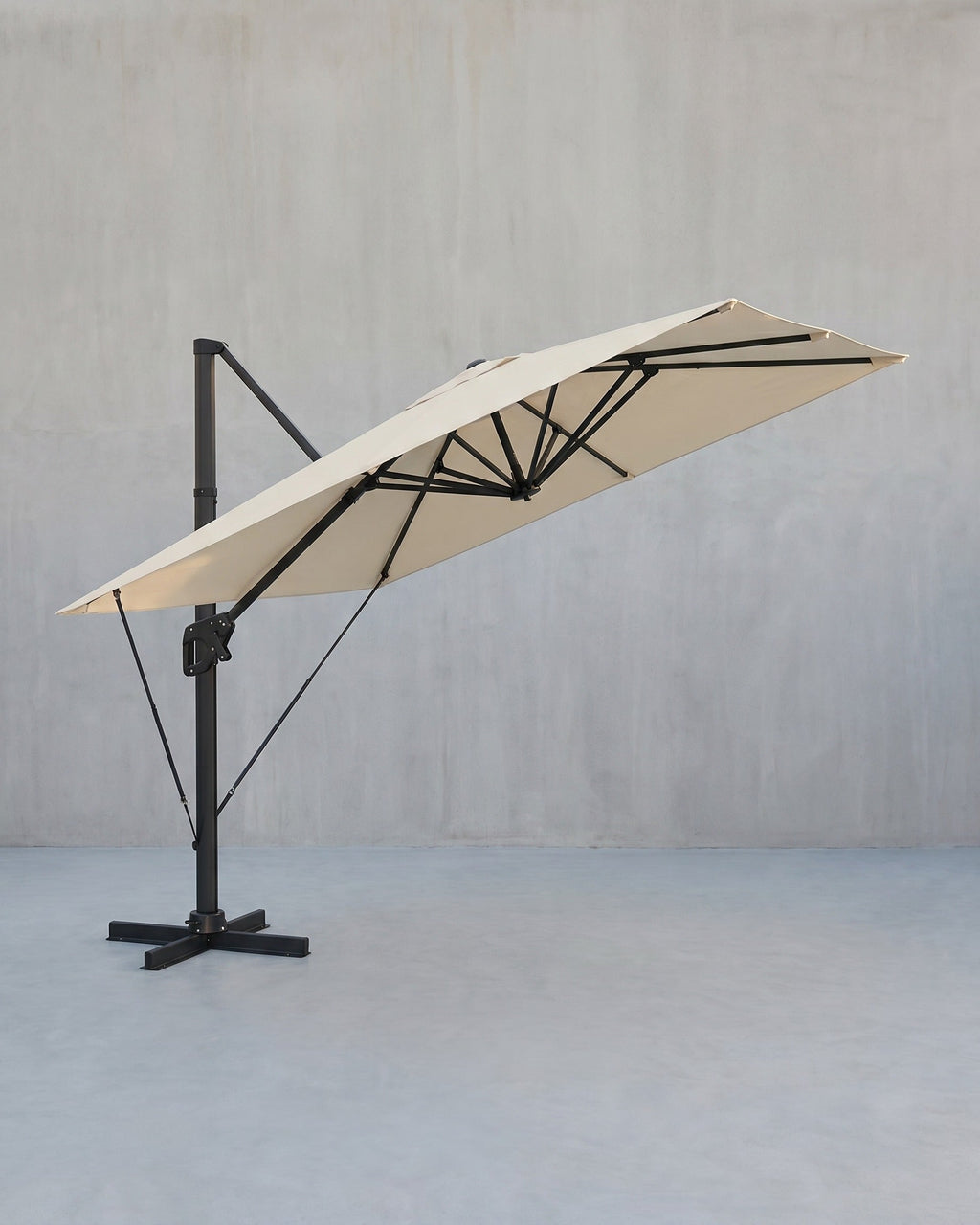 Zweefparasol 290 x 290 cm – 360° Draaibaar – Verstelbare Hellingshoek – UPF 50+ – Met Standaard En Beschermhoes
