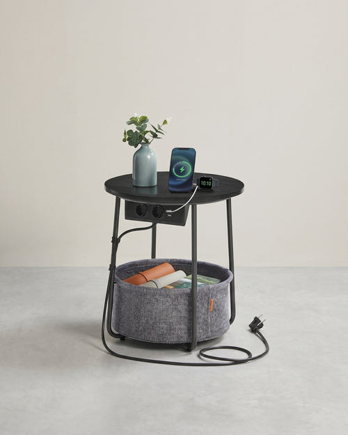 Bijzettafel met Stopcontact & USB – Met Mandje – Rond Modern Tafeltje met Oplaadstation voor Woonkamer & Slaapkamer