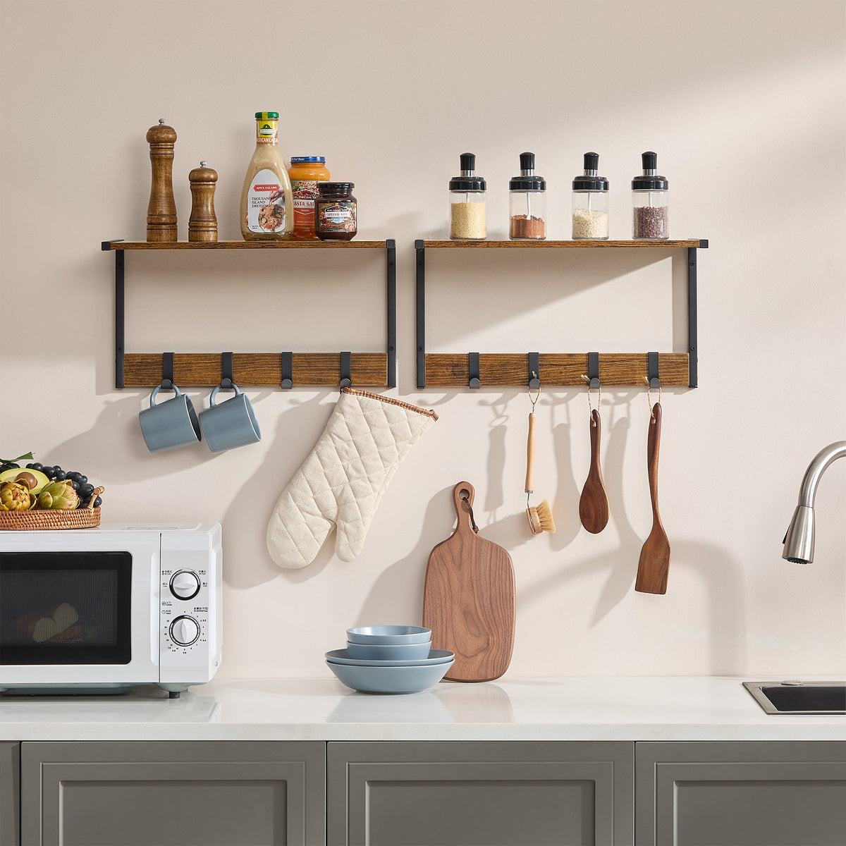 Set van 2 Wandplanken – Zwevende Planken – 24 cm diep – Met Haakjes – Voor Woonkamer, Keuken, Badkamer of Slaapkamer – Totale Draagvermogen 35 kg