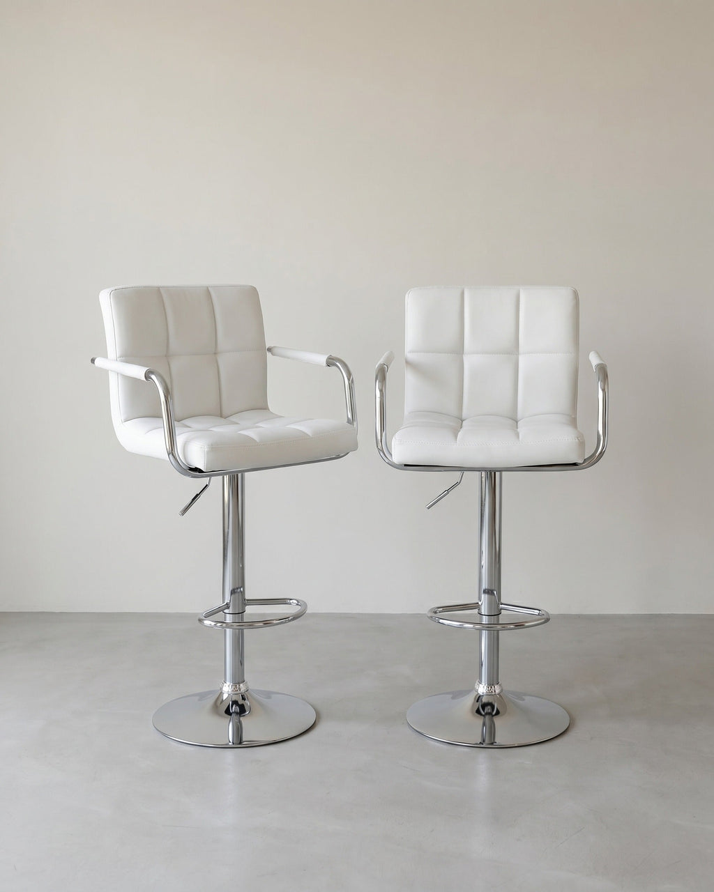 Set van 2 Luxe Barstoelen met Armleuning - Verstelbaar - Kunstleer