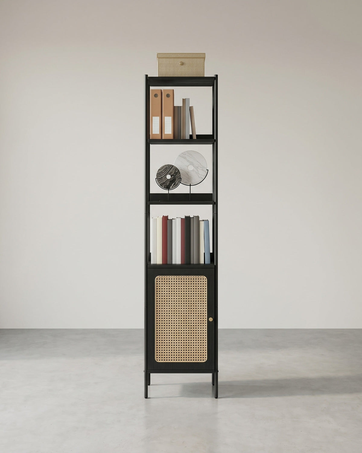 Boekenkast Smal met Rotan Deur – BOHO Stijl – 174 cm Hoog – Staand Open Kastmeubel – Tot 60 kg
